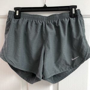 NIKE women’s running short, size small